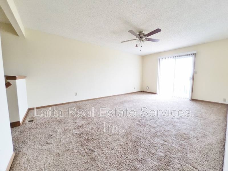 Townhouse for rent at 403 S Sunrise Dr, Raymore, MO 64083