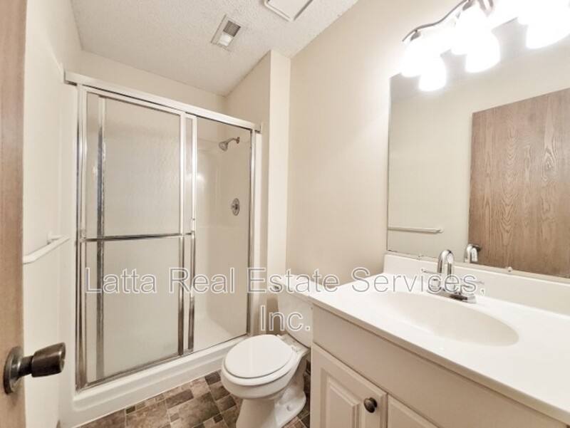 Townhouse for rent at 403 S Sunrise Dr, Raymore, MO 64083