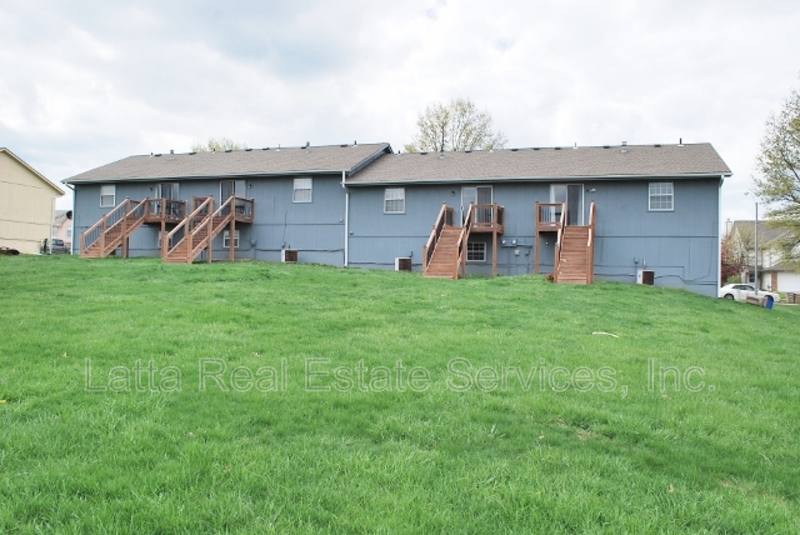 Townhouse for rent at 403 S Sunrise Dr, Raymore, MO 64083