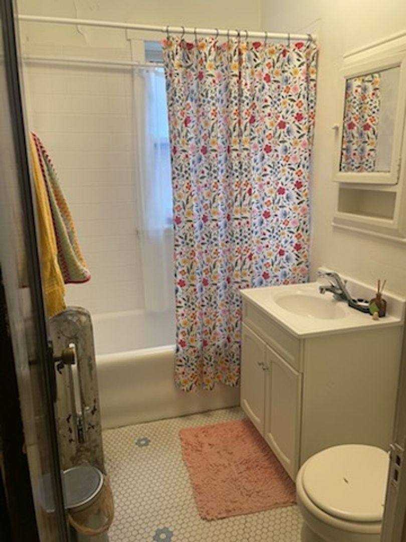 Apartment for rent at 4241-47 N Hermitage, Chicago, IL 60613