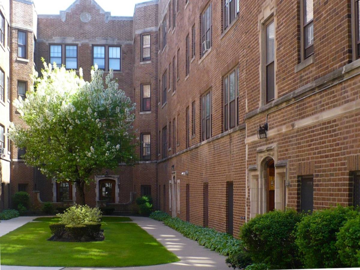 Apartment for rent at 4241-47 N Hermitage, Chicago, IL 60613