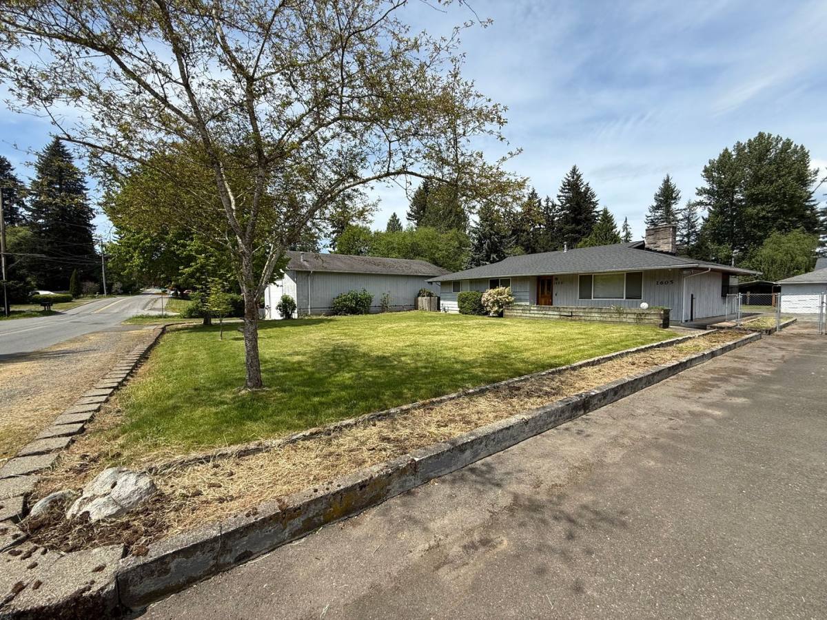 House for rent at 1605 126th St SE, Everett, WA 98208