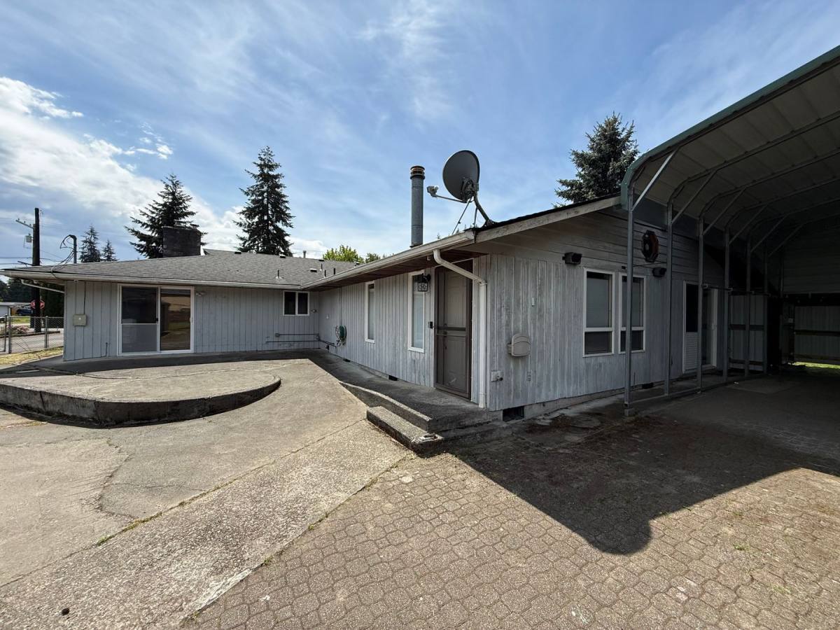 House for rent at 1605 126th St SE, Everett, WA 98208