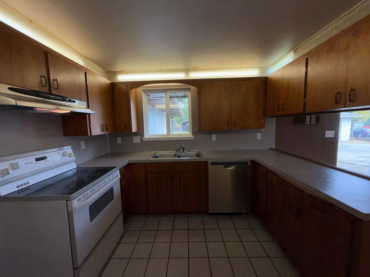 House for rent at 1605 126th St SE, Everett, WA 98208