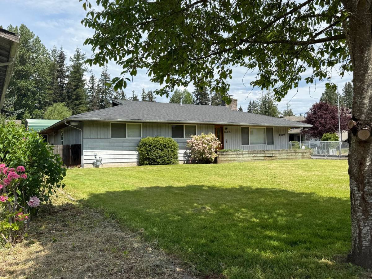 House for rent at 1605 126th St SE, Everett, WA 98208