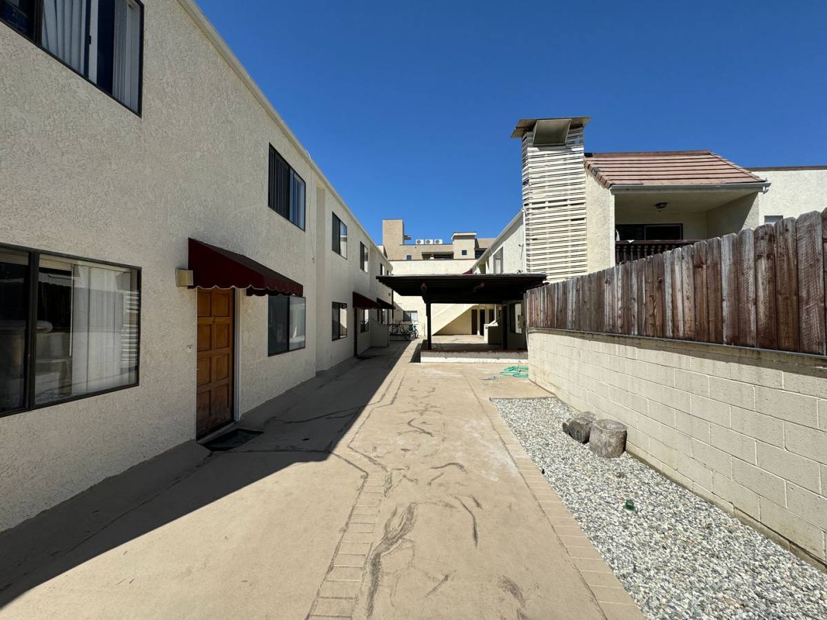 Apartment for rent at 987 E Del Mar Blvd, Pasadena, CA 91106