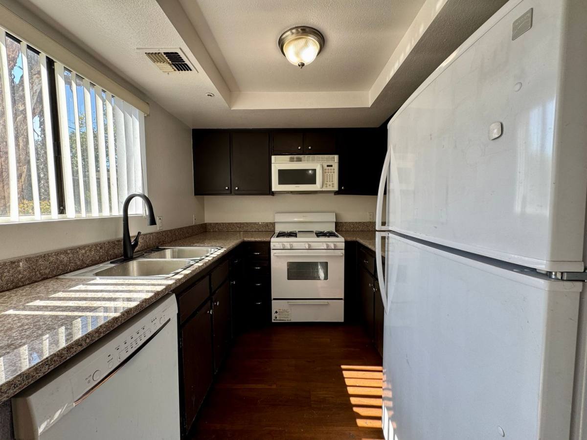 Apartment for rent at 987 E Del Mar Blvd, Pasadena, CA 91106