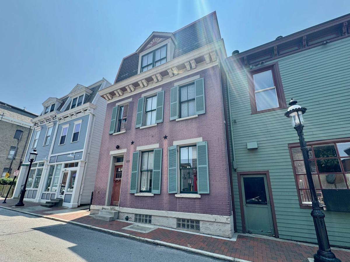 Apartment for rent at 953 Pavilion St, Cincinnati, OH 45202