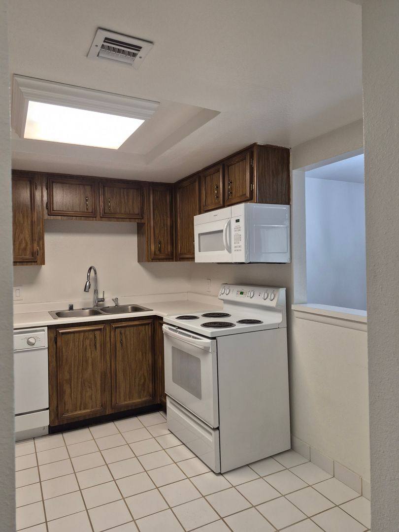 Apartment for rent at 925 Country Club Dr SE #C, Rio Rancho, NM 87124