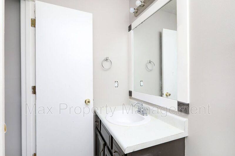House for rent at 3919 SW 3rd St, Des Moines, IA 50315