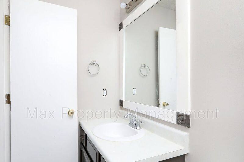 House for rent at 3919 SW 3rd St, Des Moines, IA 50315