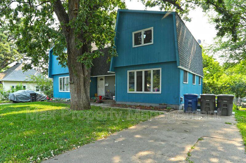 House for rent at 3919 SW 3rd St, Des Moines, IA 50315