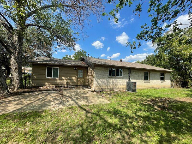 House for rent at 5748 Bowling Dr, Fort Worth, TX 76148