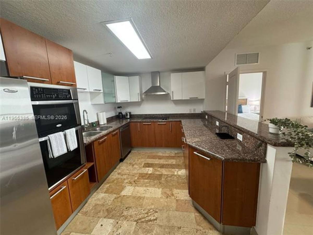 Apartment for rent at 170 SE 14th St, Miami, FL 33131