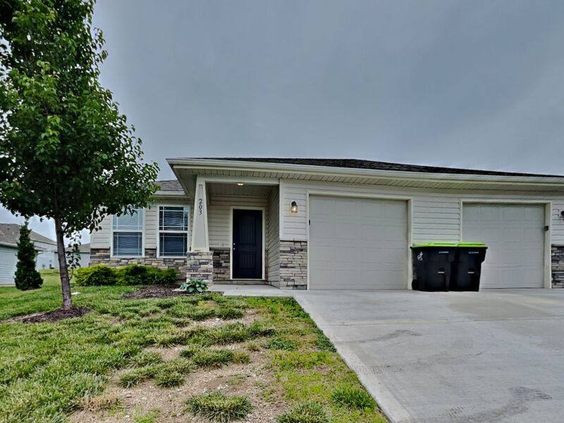 Townhouse for rent at 203 SW Lily St, Blue Springs, MO 64014