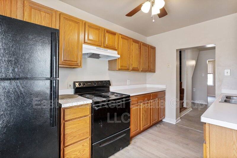 Townhouse for rent at 118 S Locust St, Hagerstown, MD 21740