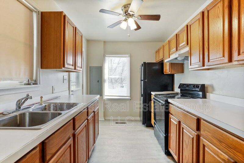 Townhouse for rent at 118 S Locust St, Hagerstown, MD 21740