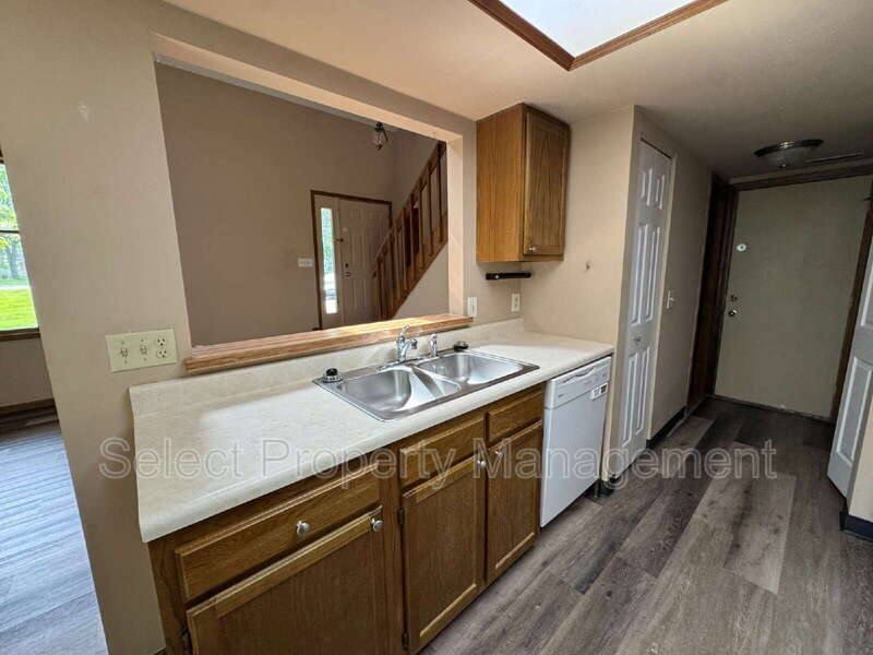 Townhouse for rent at 4904 Pinebrook Dr, Fort Wayne, IN 46804