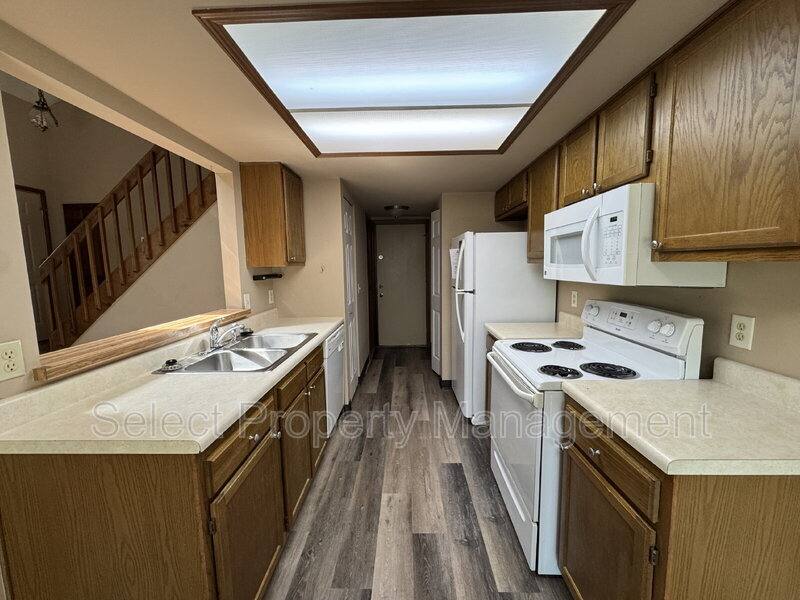 Townhouse for rent at 4904 Pinebrook Dr, Fort Wayne, IN 46804