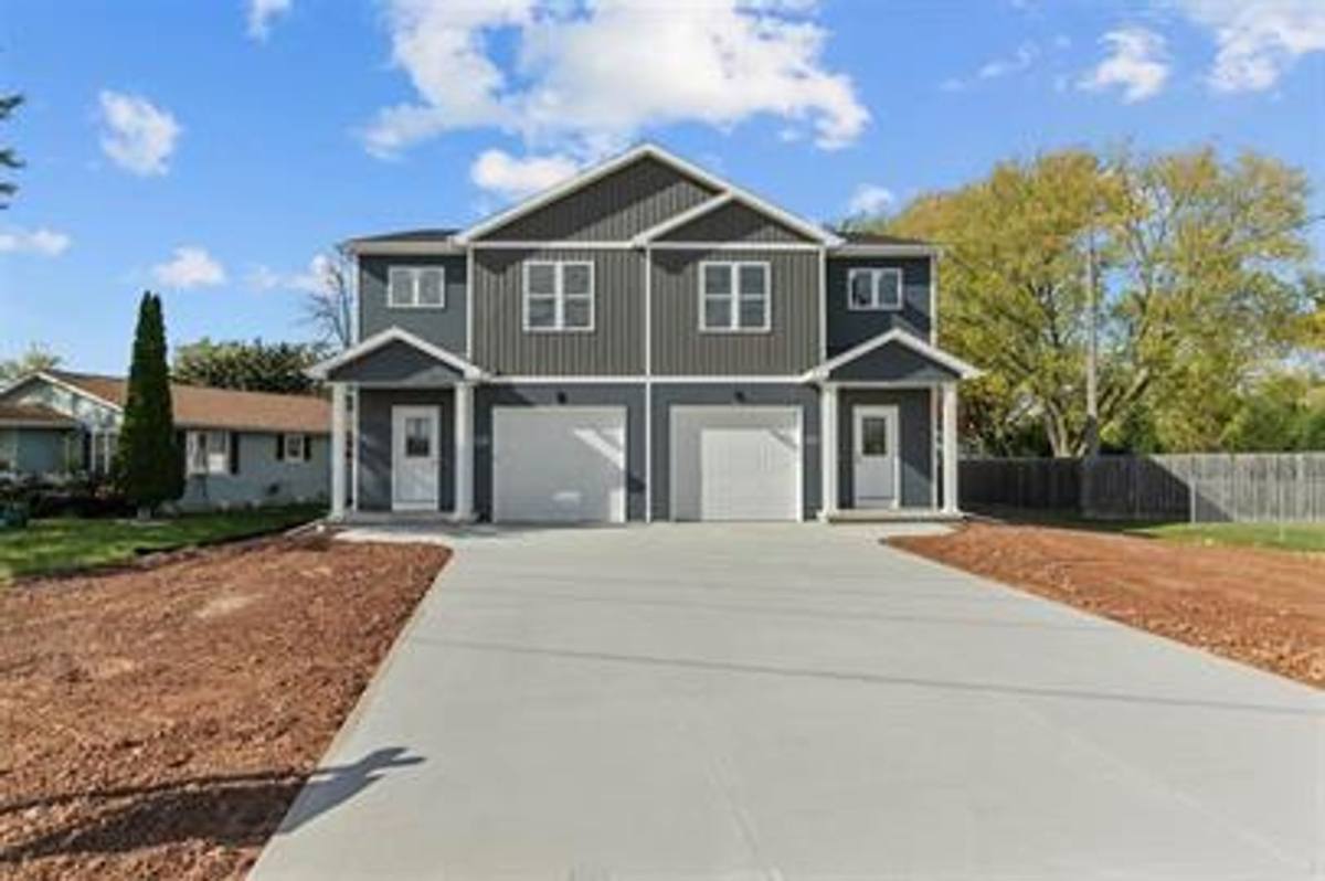 Townhouse for rent at 1459 Harrison St, Neenah, WI 54956