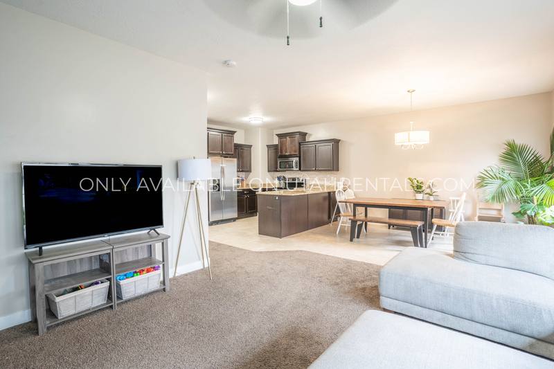 Townhouse for rent at 198 E Segovia Lane, Saratoga Springs, UT 84045