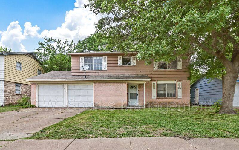House for rent at 633 Rutgers Dr, Lancaster, TX 75134