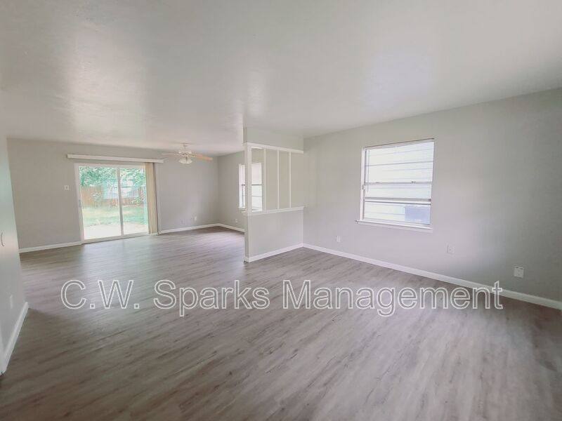 House for rent at 633 Rutgers Dr, Lancaster, TX 75134