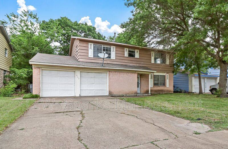 House for rent at 633 Rutgers Dr, Lancaster, TX 75134