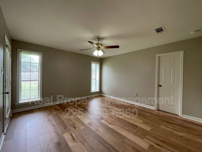 House for rent at 2422 Riverside Dr, Port Allen, LA 70767