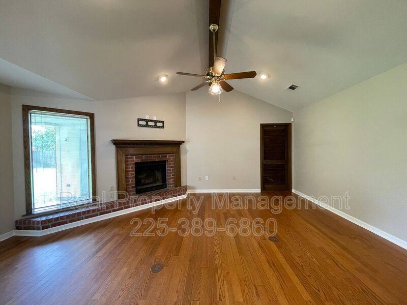 House for rent at 2422 Riverside Dr, Port Allen, LA 70767