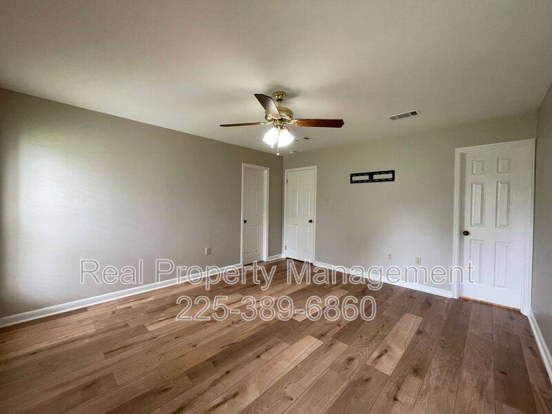 House for rent at 2422 Riverside Dr, Port Allen, LA 70767