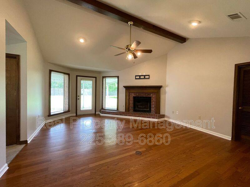 House for rent at 2422 Riverside Dr, Port Allen, LA 70767