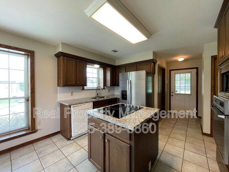 House for rent at 2422 Riverside Dr, Port Allen, LA 70767