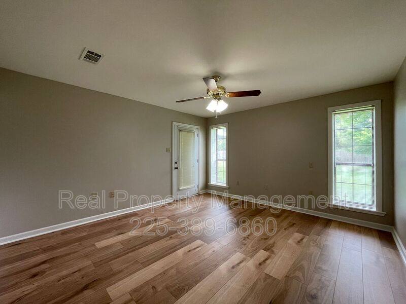 House for rent at 2422 Riverside Dr, Port Allen, LA 70767