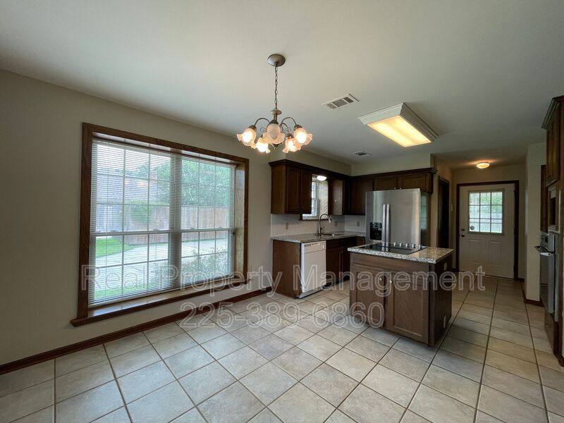 House for rent at 2422 Riverside Dr, Port Allen, LA 70767