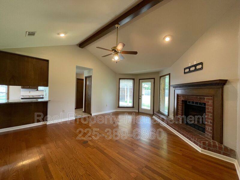 House for rent at 2422 Riverside Dr, Port Allen, LA 70767