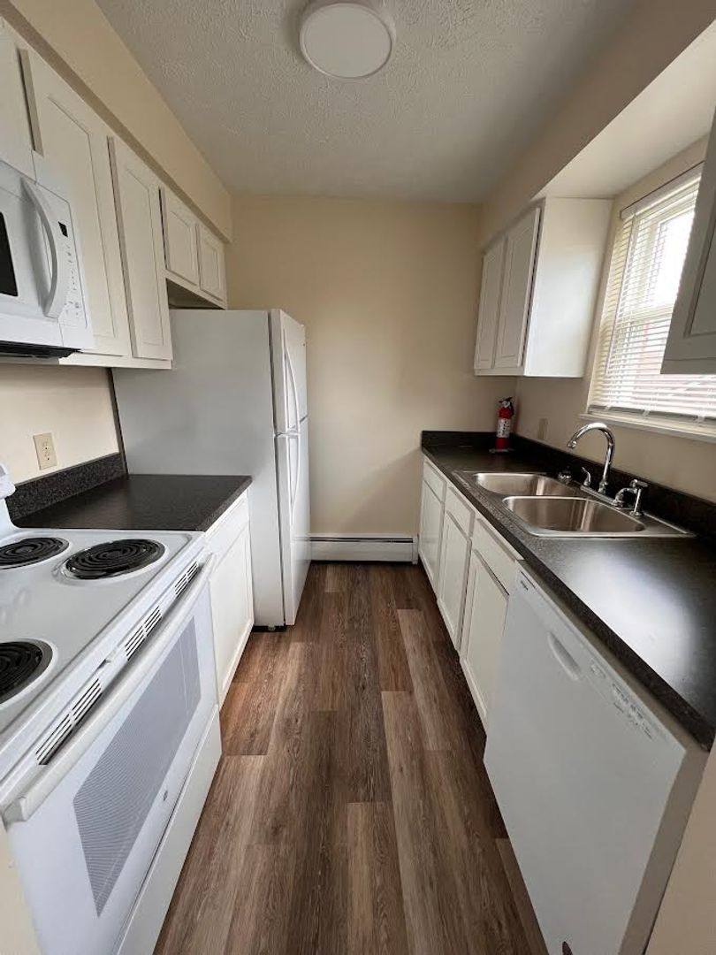 Apartment for rent at 241 Churchill Rd, Girard, OH 44420