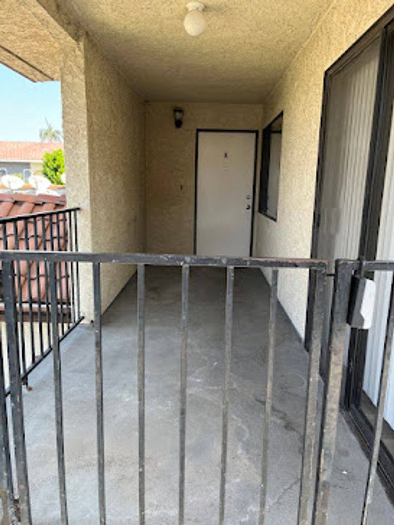 Apartment for rent at 111 S Acacia Ave, Fullerton, CA 92831