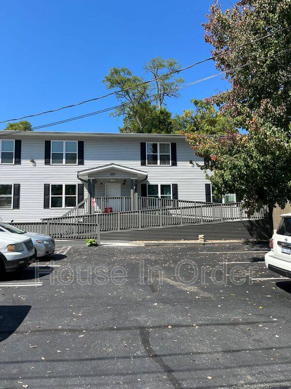 Apartment for rent at 307 8th Ave E #202, Hendersonville, NC 28792