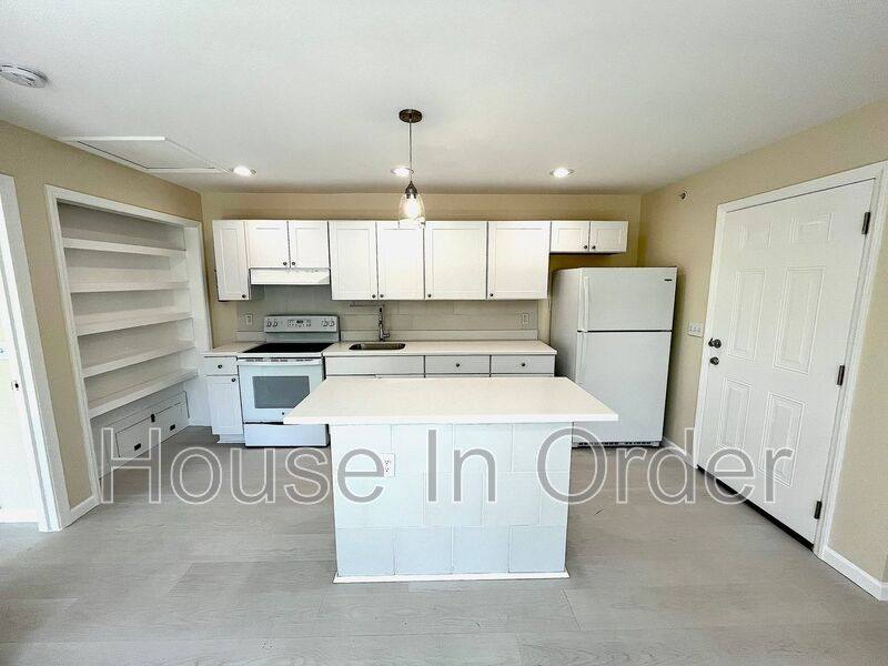Apartment for rent at 307 8th Ave E #202, Hendersonville, NC 28792