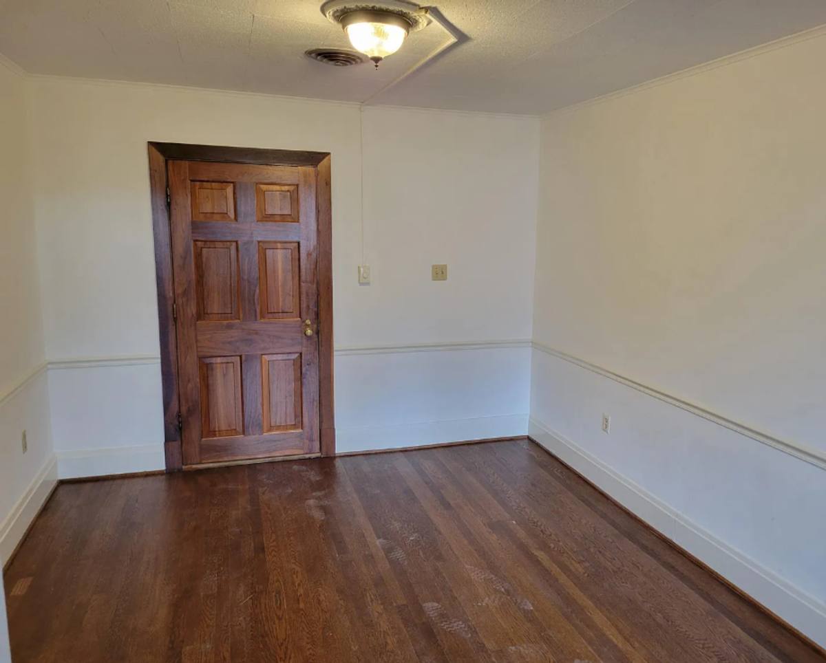 Apartment for rent at 423 W Cork St, Winchester, VA 22601