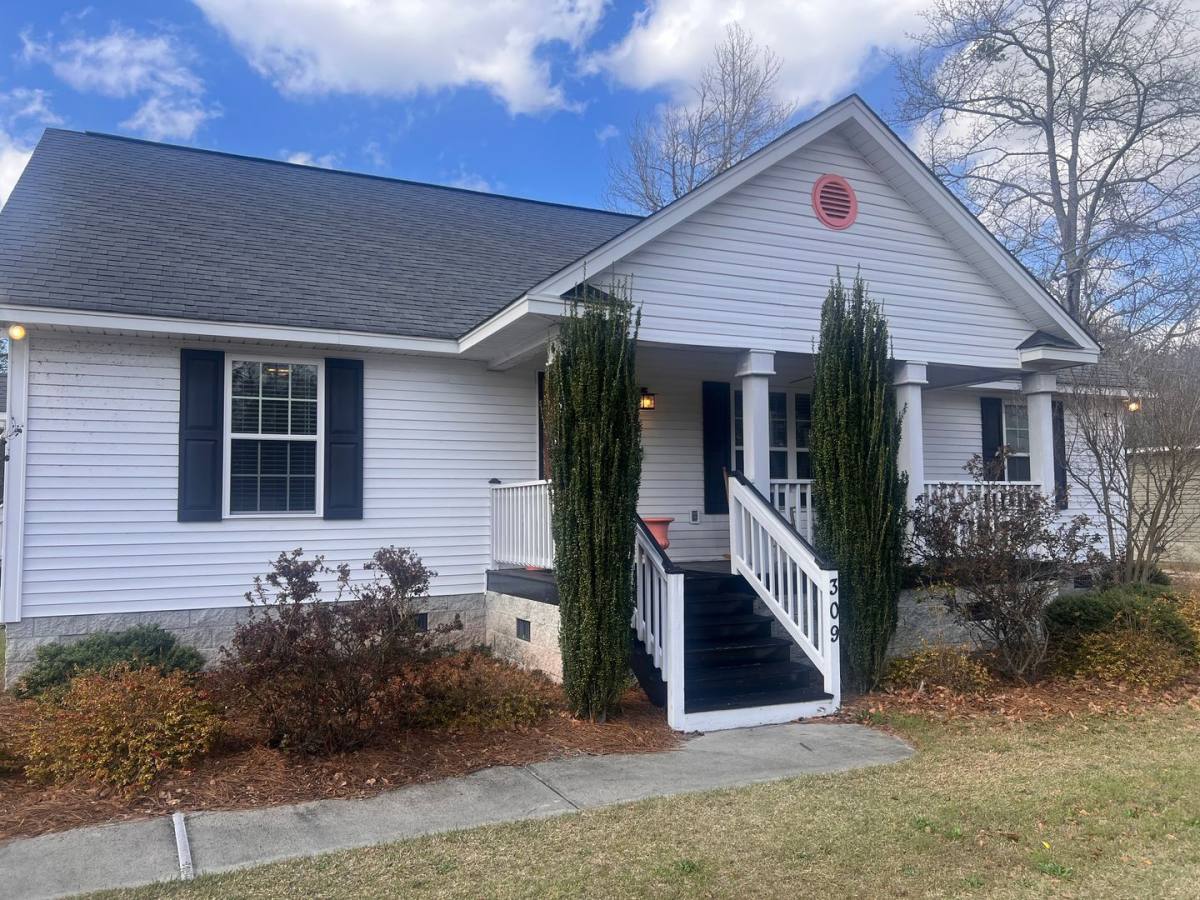 House for rent at 309 White Magnolia Ave, Darlington, SC 29532