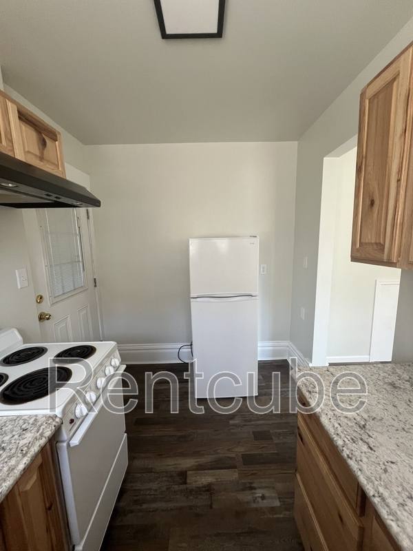 Apartment for rent at 247 W 11th St #8, Dubuque, IA 52001