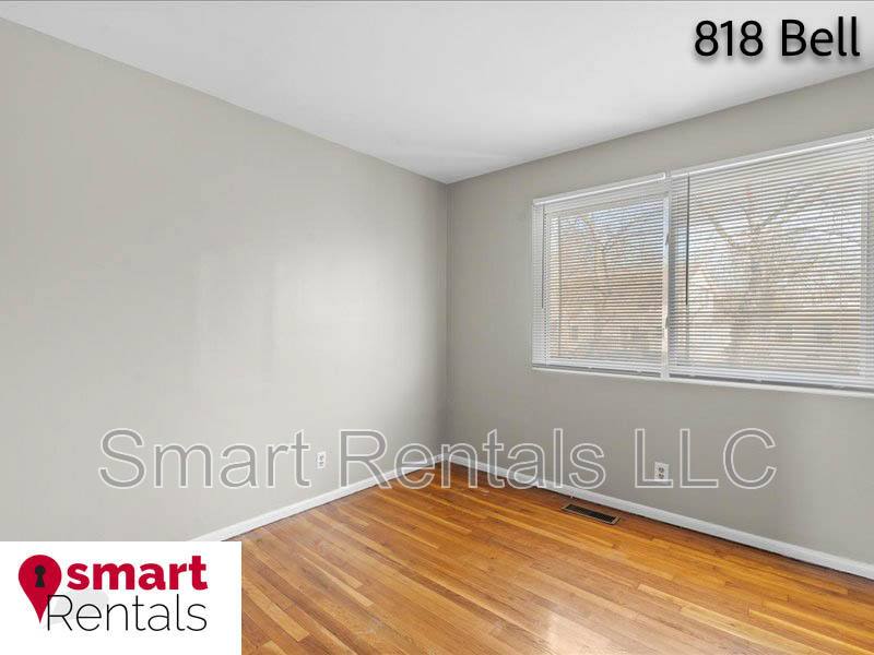 Apartment for rent at 818 Bell Ave #1, Saint Louis, MO 63119