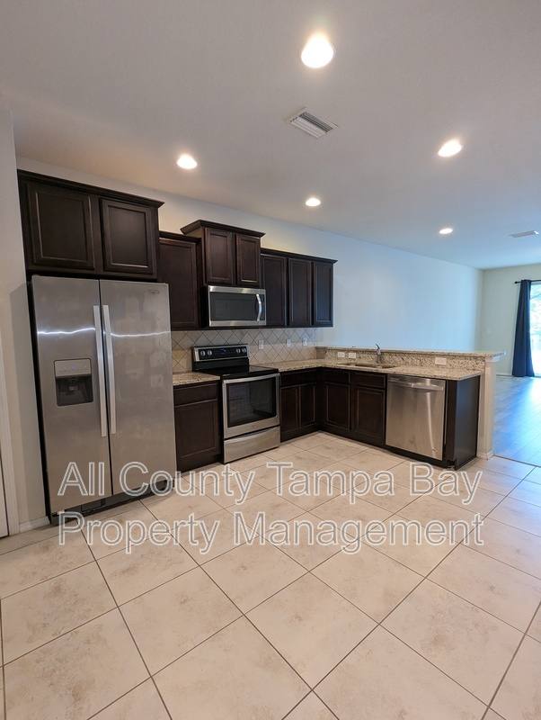 Townhouse for rent at 4759 White Sanderling Court, Tampa, FL 33619