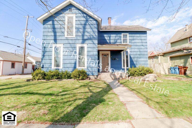 Apartment for rent at 210 1 2 W 4th St, Auburn, IN 46706