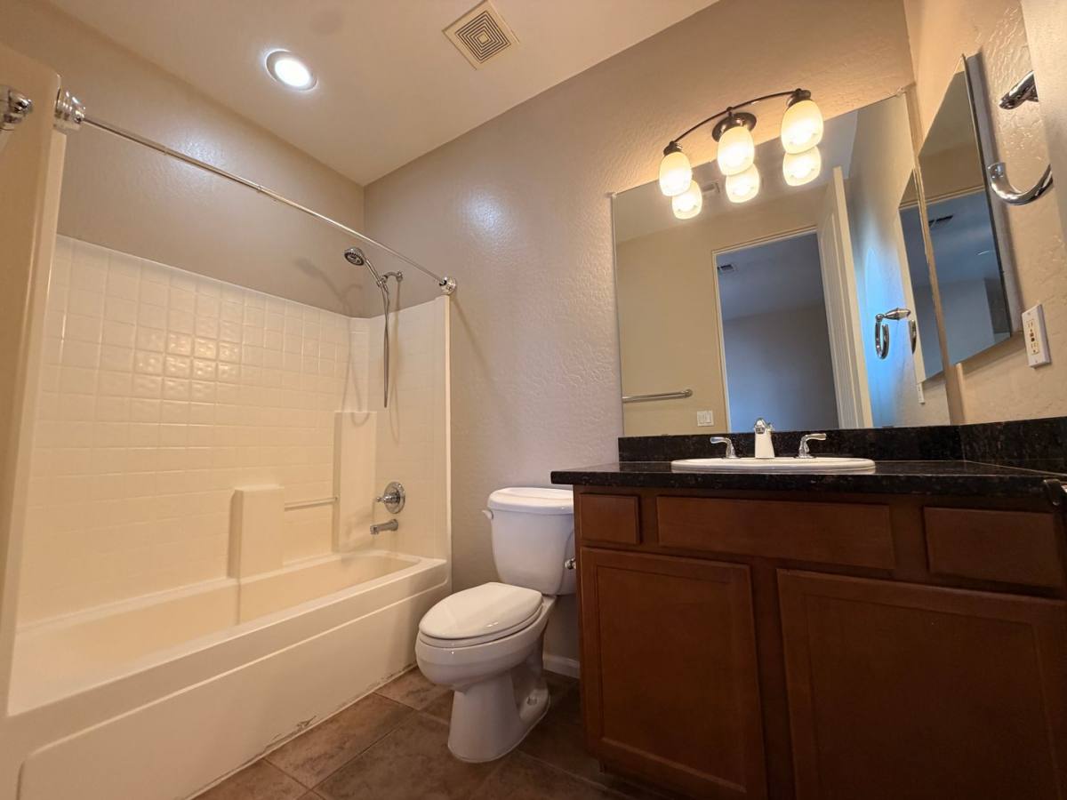 Townhouse for rent at 897 E Roma Ave, Phoenix, AZ 85014
