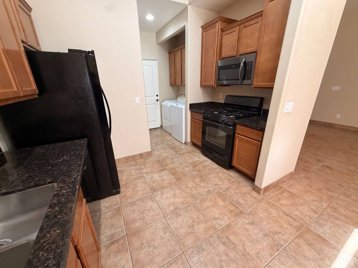 Townhouse for rent at 897 E Roma Ave, Phoenix, AZ 85014