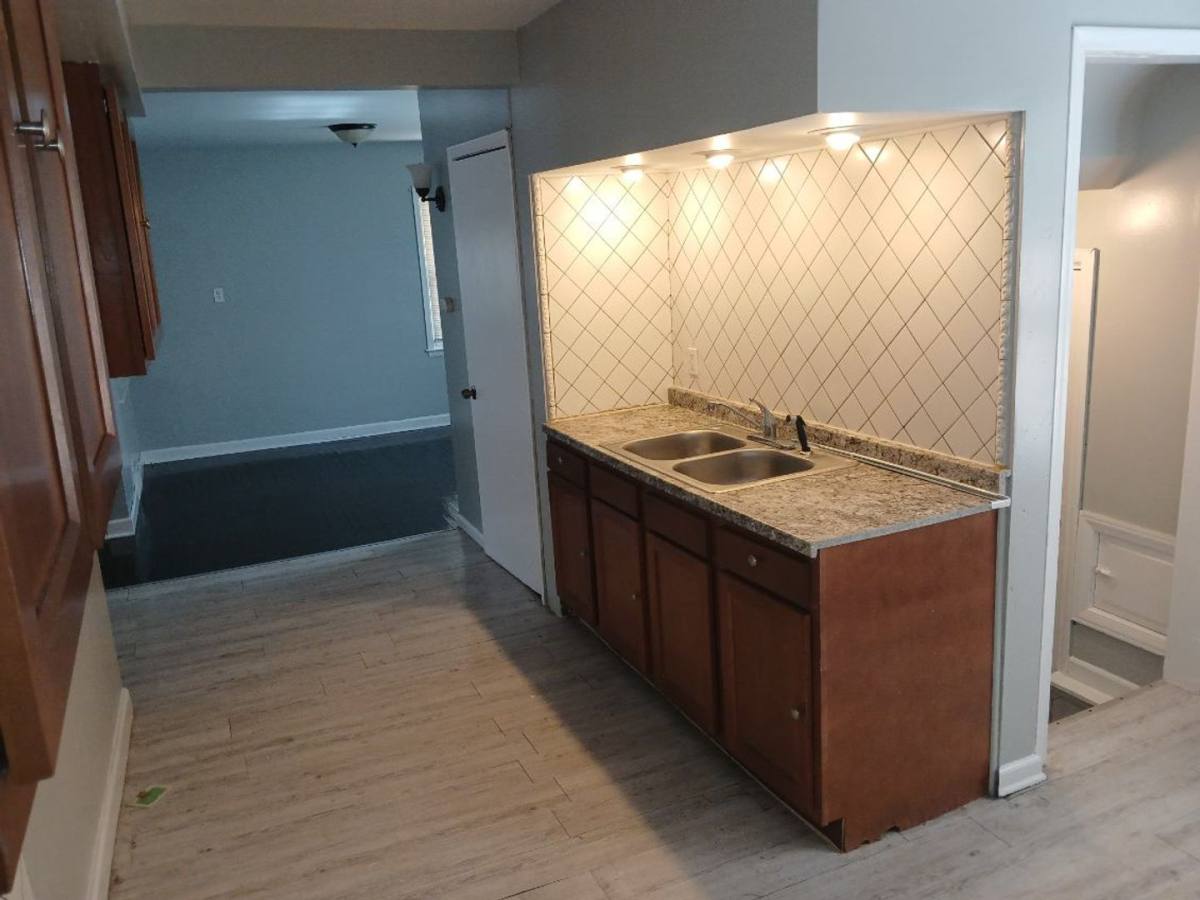 House for rent at 19012 Kingsville, Grosse Pointe, MI 48236