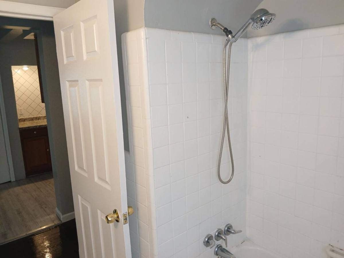 House for rent at 19012 Kingsville, Grosse Pointe, MI 48236